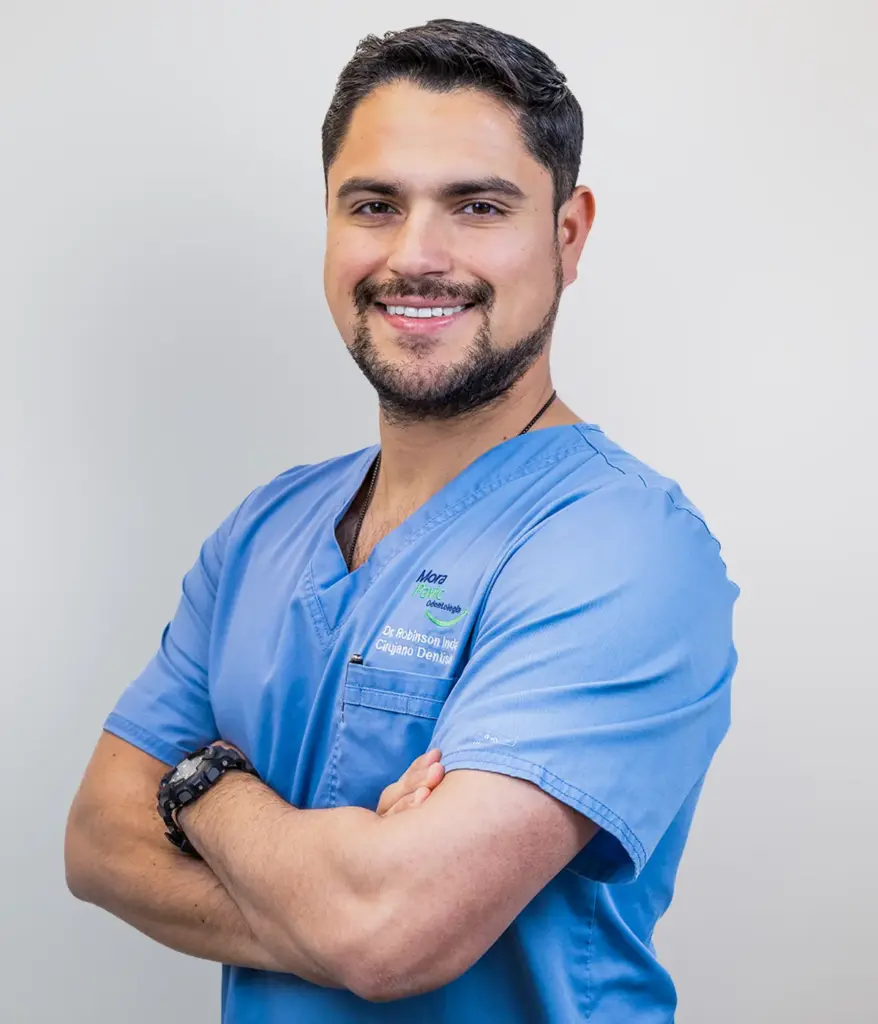 Dr. Robinson Inda, especialista en encías.