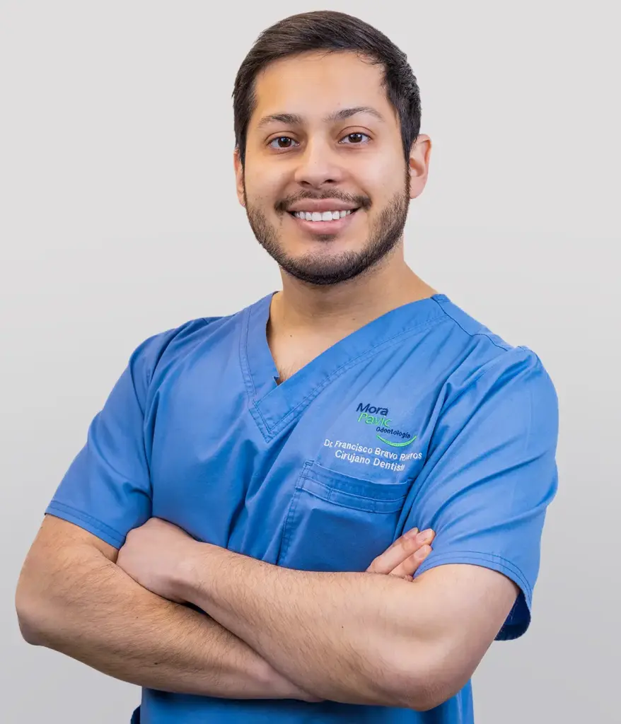 Dr. Francisco Bravo, cirujano dentista en Clínica Mora Pavic