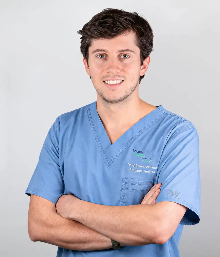 Dr. Cristian Arellano, cirujano dentista en Clínica Mora Pavic